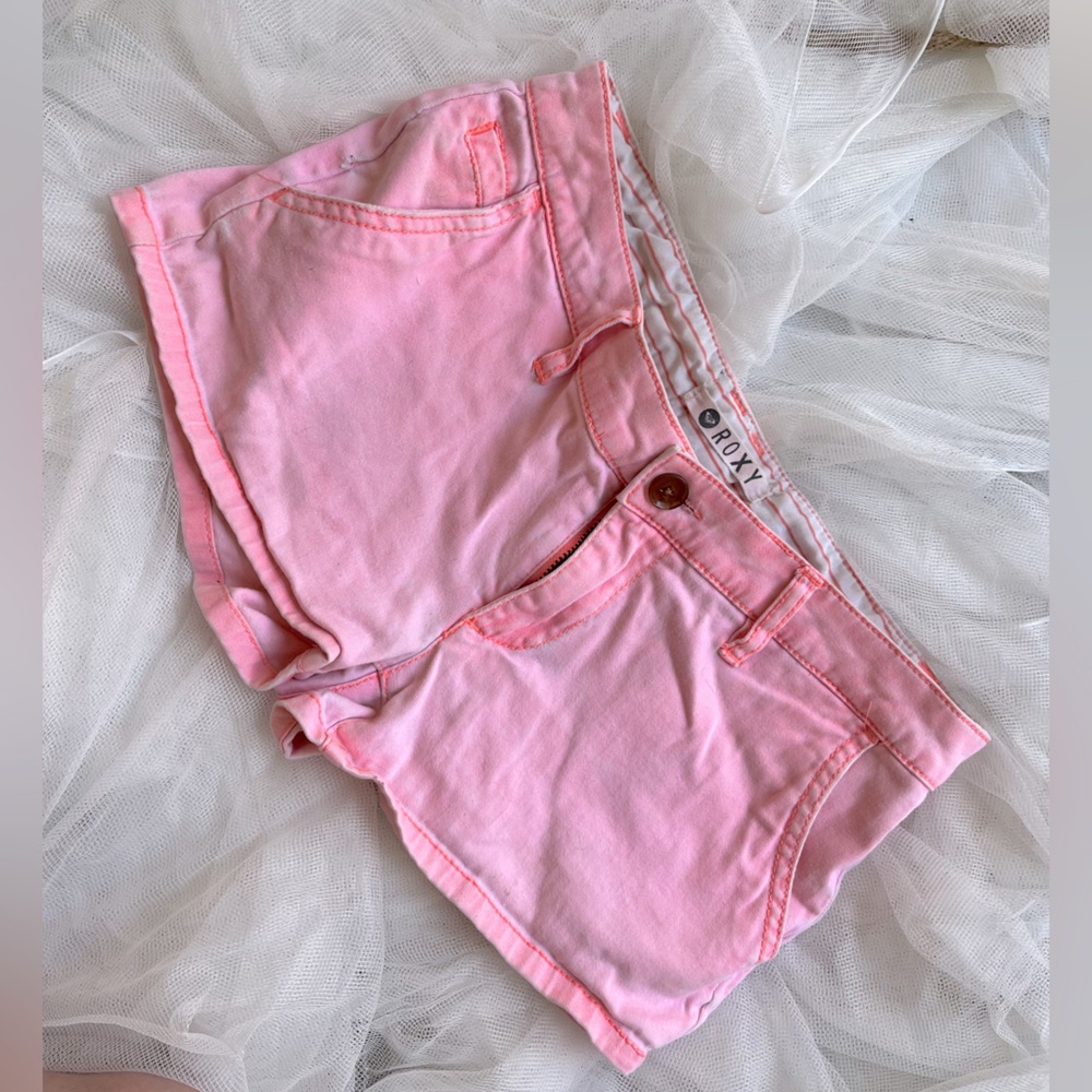 Roxy Low rise short in light wash pink